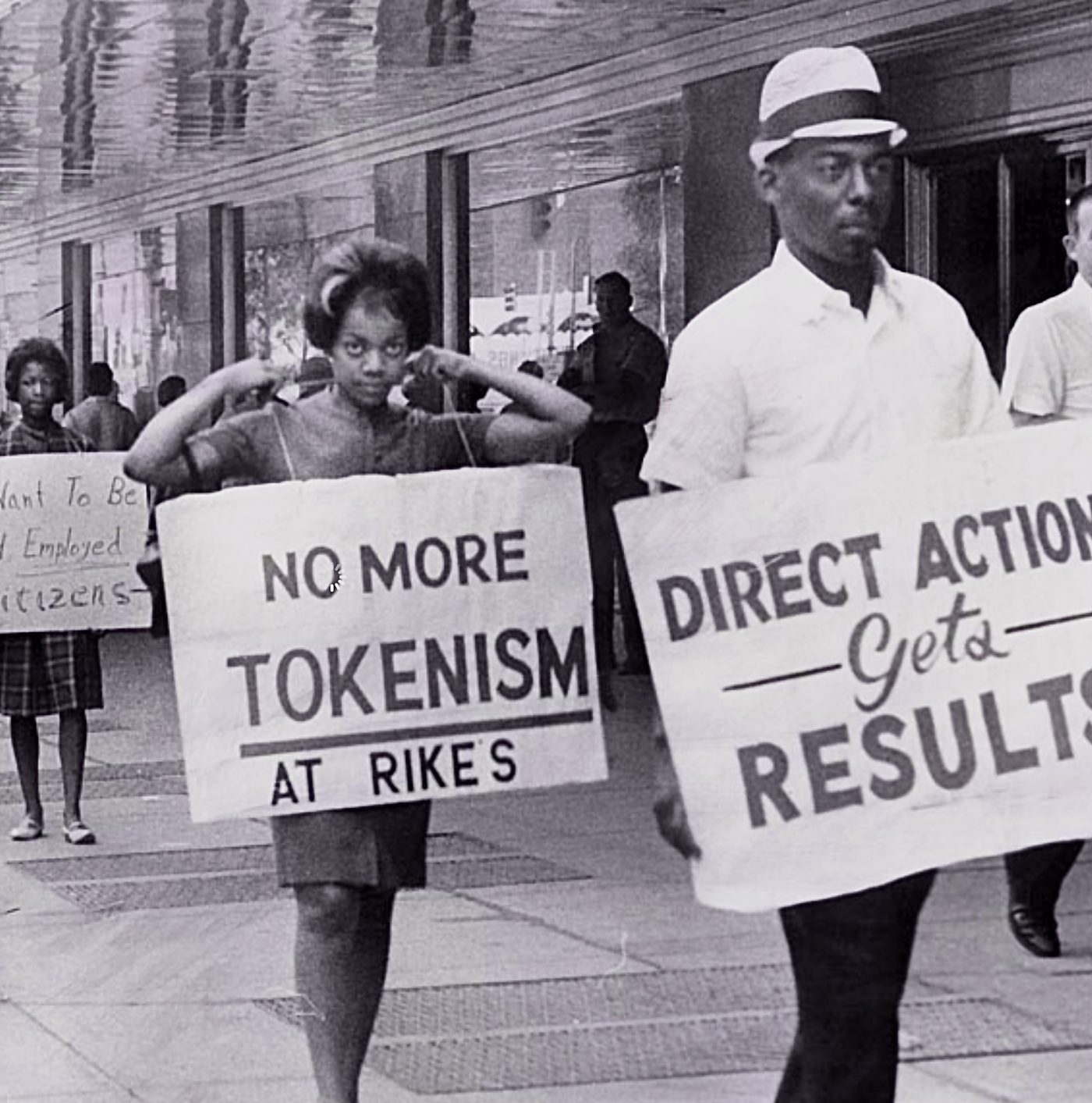 Pickets outside Rike's department store